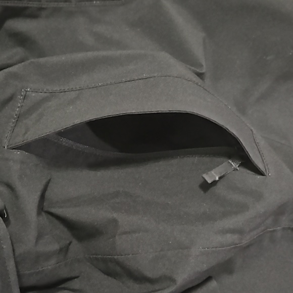 The Northface Hooded, Medium, Black Dryvent lightweight jacket. - Picture 8 of 16